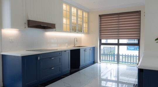 TV-Wand mit Kabelkanal und Akustikpaneelen nachrüsten: sauber, servicefreundlich, ohne Stemmen