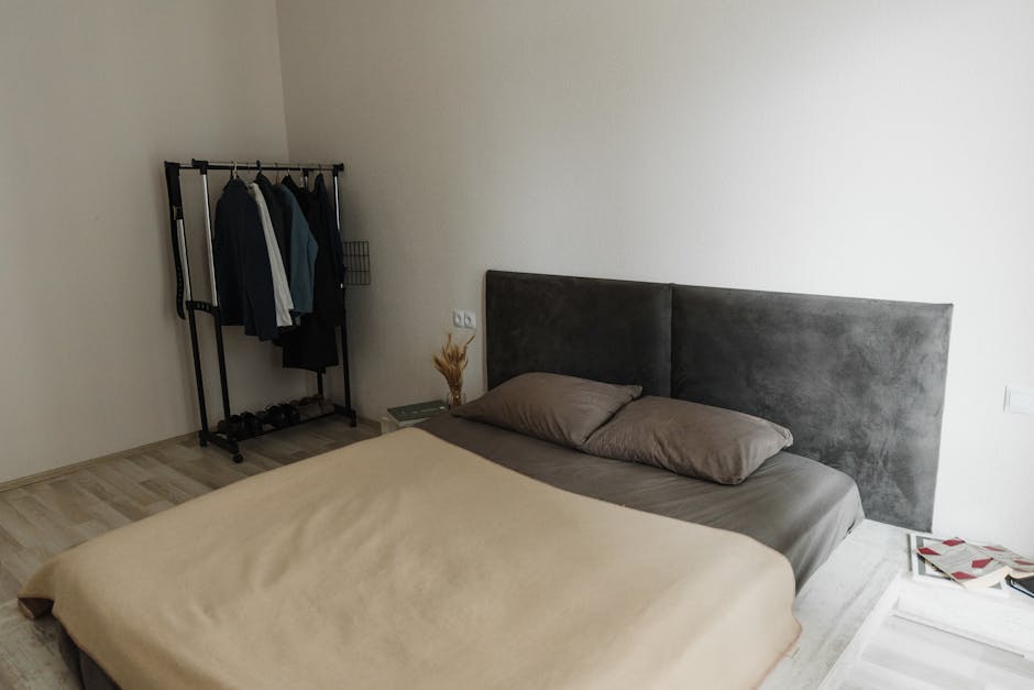 Schlafzimmer ohne Kleiderschrank: 12 Stauraum-Lösungen, die ruhig wirken und wirklich funktionieren